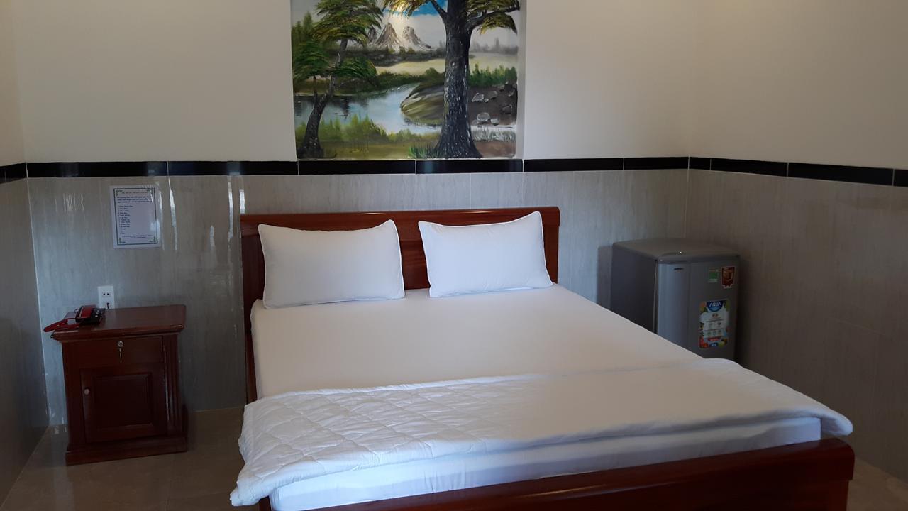 Motel Hoang Gia Long Khanh Exterior photo